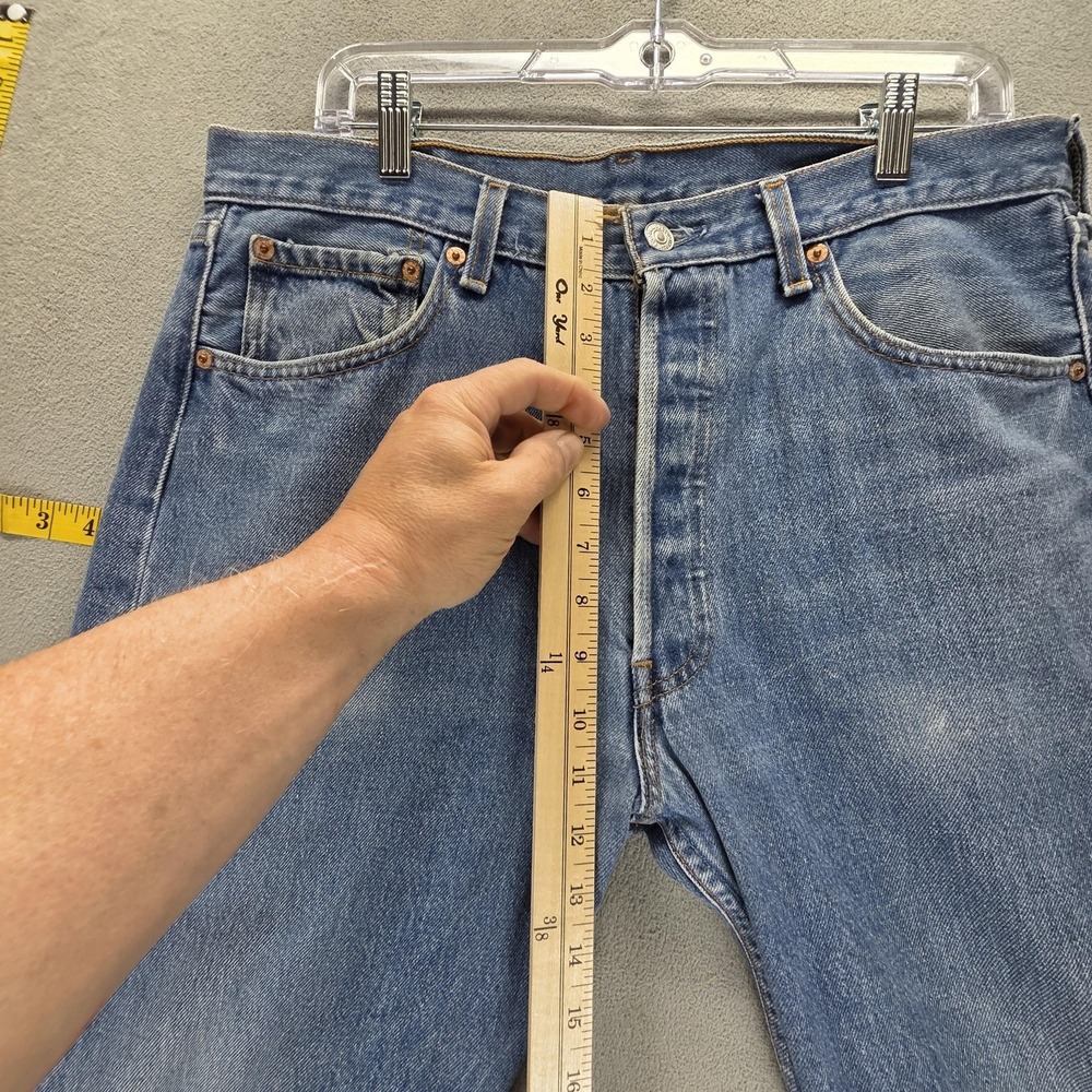Vintage Levis 501 Jeans Mens Blue Straight Button Fly Made in USA 90s Fits 32x30 - Picture 7 of 16